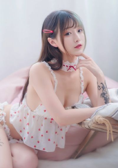 坐在联谊会角落的他是个肉食系_十万网红美女美酱